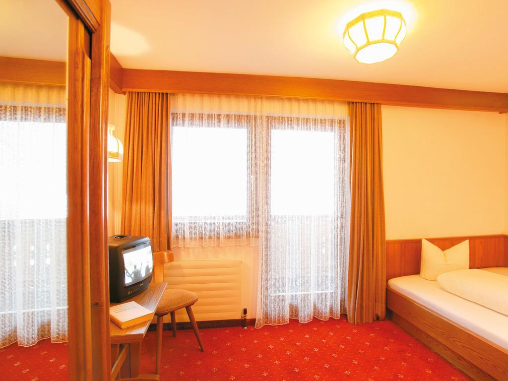 Hotel Lammwirt Jerzens Exterior photo
